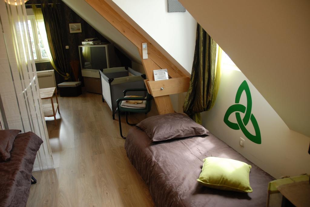 Bed and Breakfast La Carriere Charentilly Zimmer foto