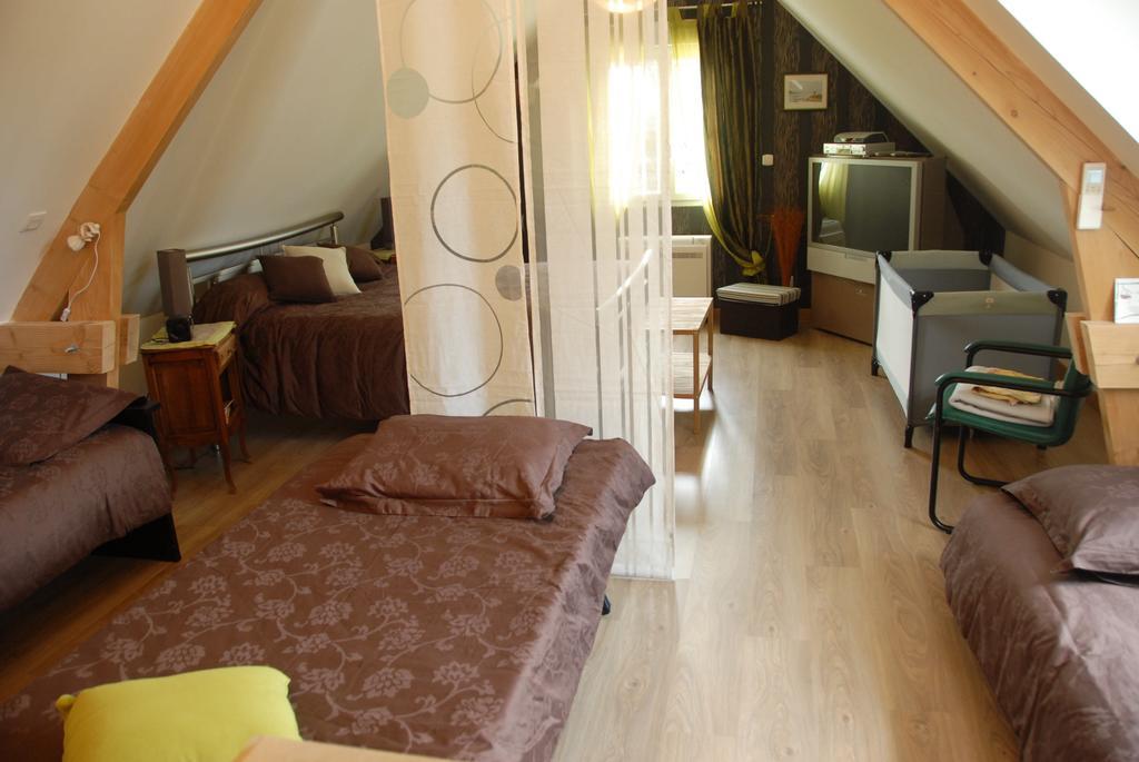 Bed and Breakfast La Carriere Charentilly Zimmer foto